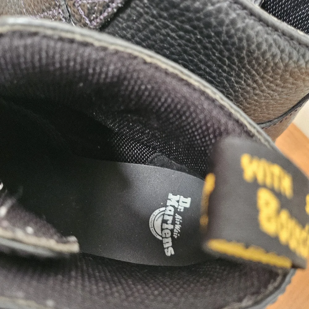 Dr. Martens Size 7 - Picture 2 of 4